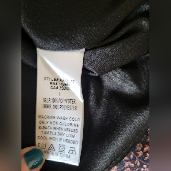 Sadie & Sage Chic Black and Floral Long Sleeves Dress, Size Large - Picture 3 of 3